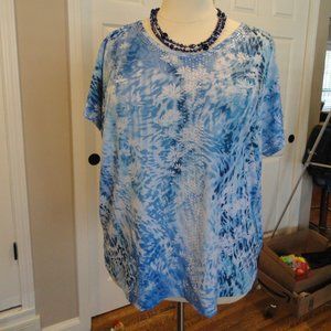 Beautiful Blue and White Tee with Necklace